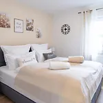 Inhome: Garten - Terrasse - Parkplatz - Netflix アパート *